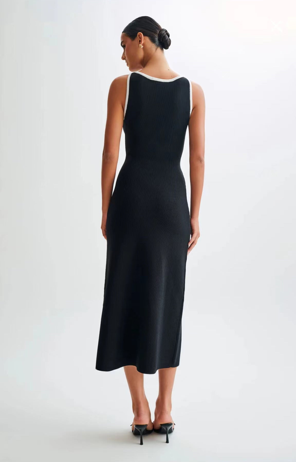 Black Sleeveless Midi Dress-dresses > midi dress-Laventaire-Laventaire