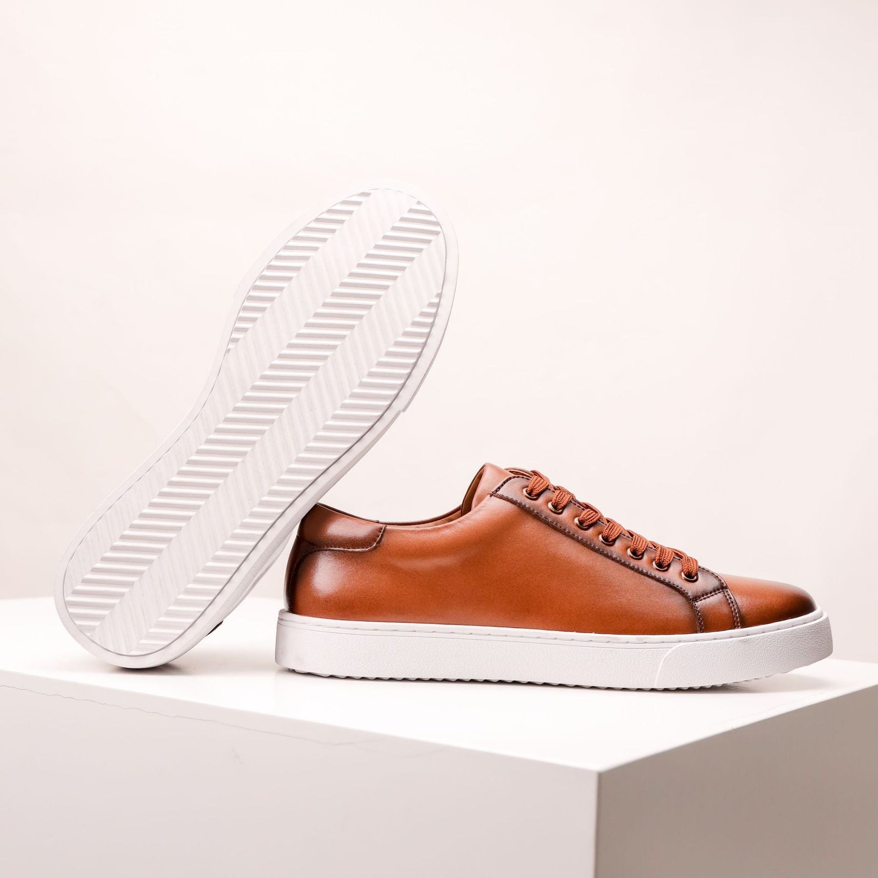 Classic Low Top Sneakers-footwear > sneakers > low top sneakers-Laventaire-Laventaire
