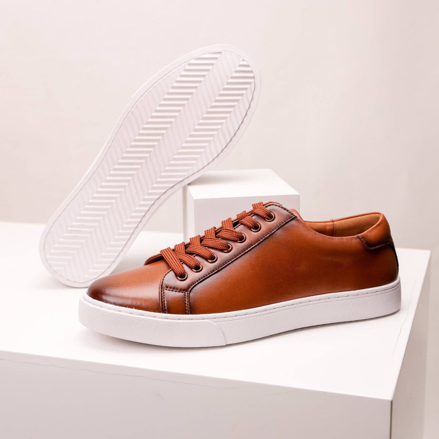 Classic Low Top Sneakers-footwear > sneakers > low top sneakers-Laventaire-Laventaire