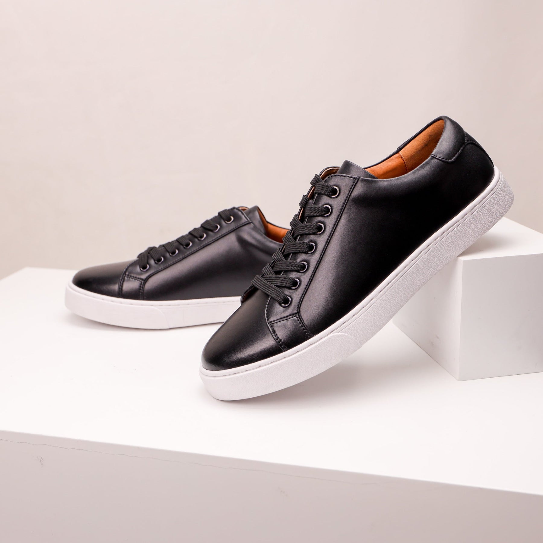 Classic Low Top Sneakers-footwear > sneakers > low top sneakers-Laventaire-Black-38-Laventaire