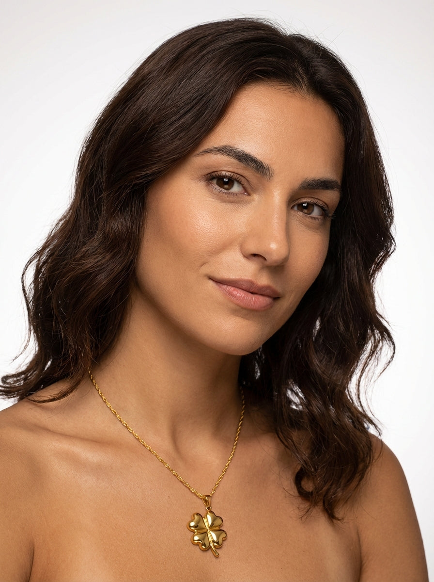 Clover Pendant Necklace-jewelry > necklaces > pendant necklace-Laventaire-Laventaire