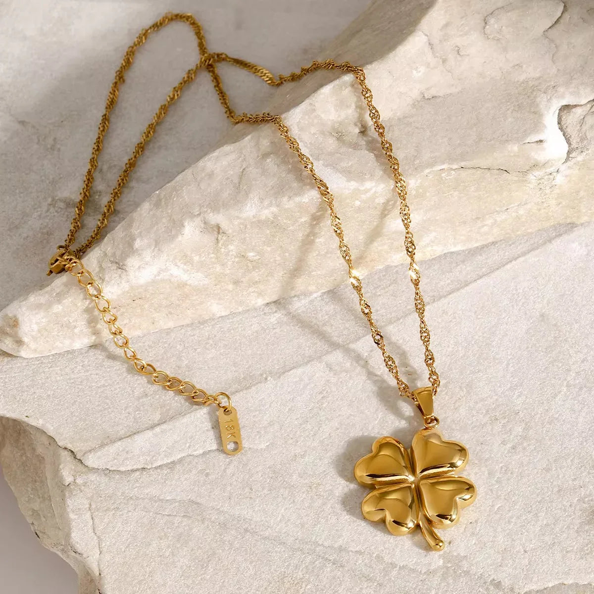 Clover Pendant Necklace-jewelry > necklaces > pendant necklace-Laventaire-Laventaire