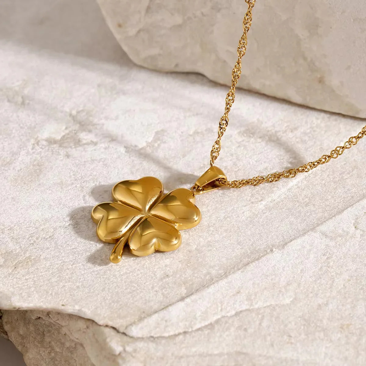 Clover Pendant Necklace-jewelry > necklaces > pendant necklace-Laventaire-Laventaire