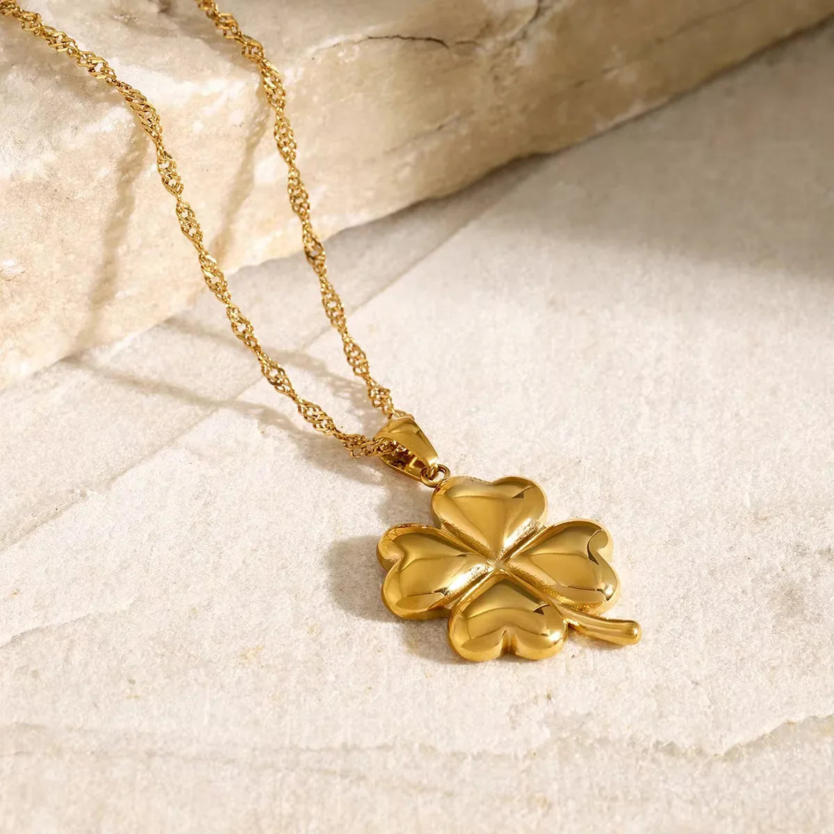 Clover Pendant Necklace-jewelry > necklaces > pendant necklace-Laventaire-Laventaire