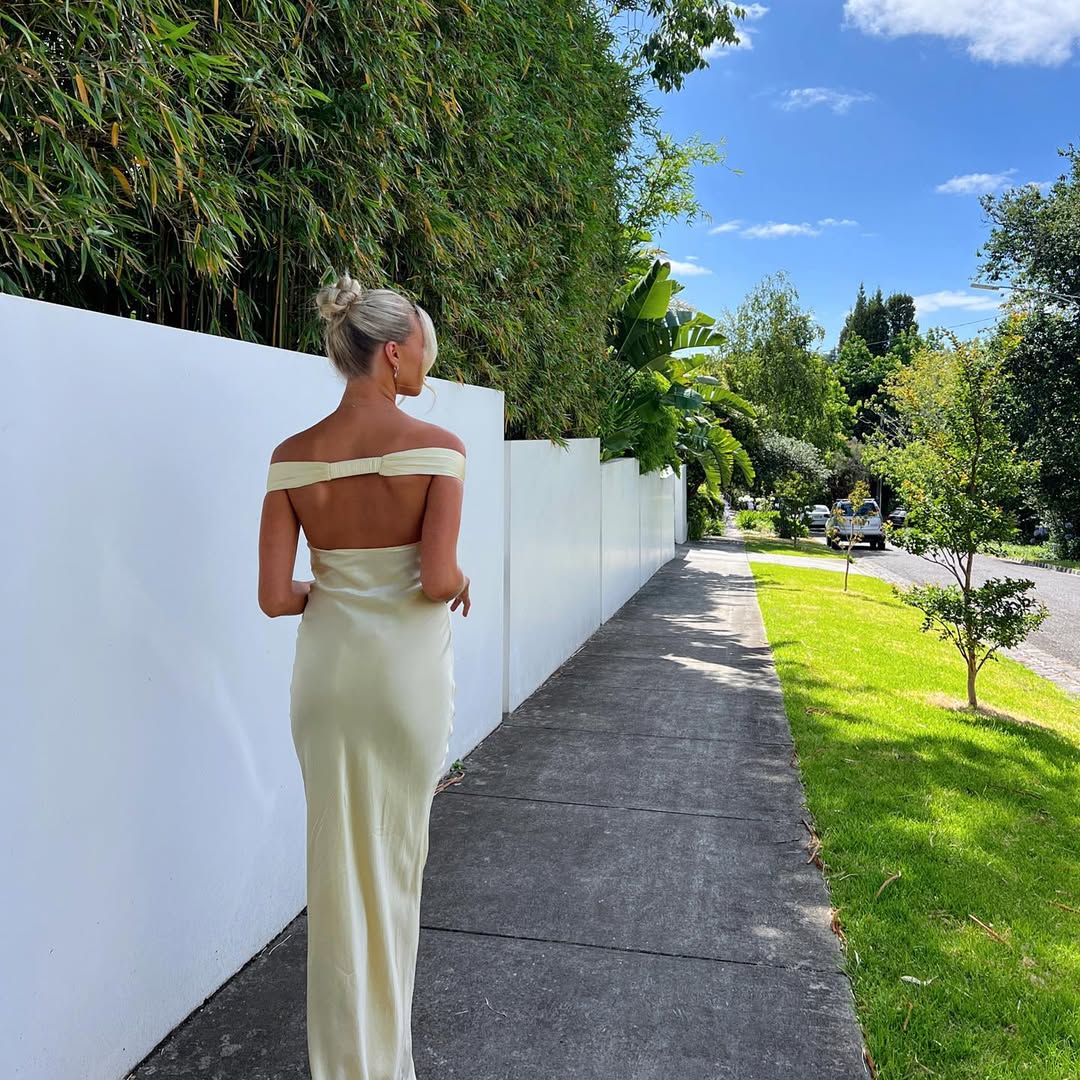 Elegant Off-Shoulder Maxi Dress-dresses > maxi dress-Laventaire-Laventaire