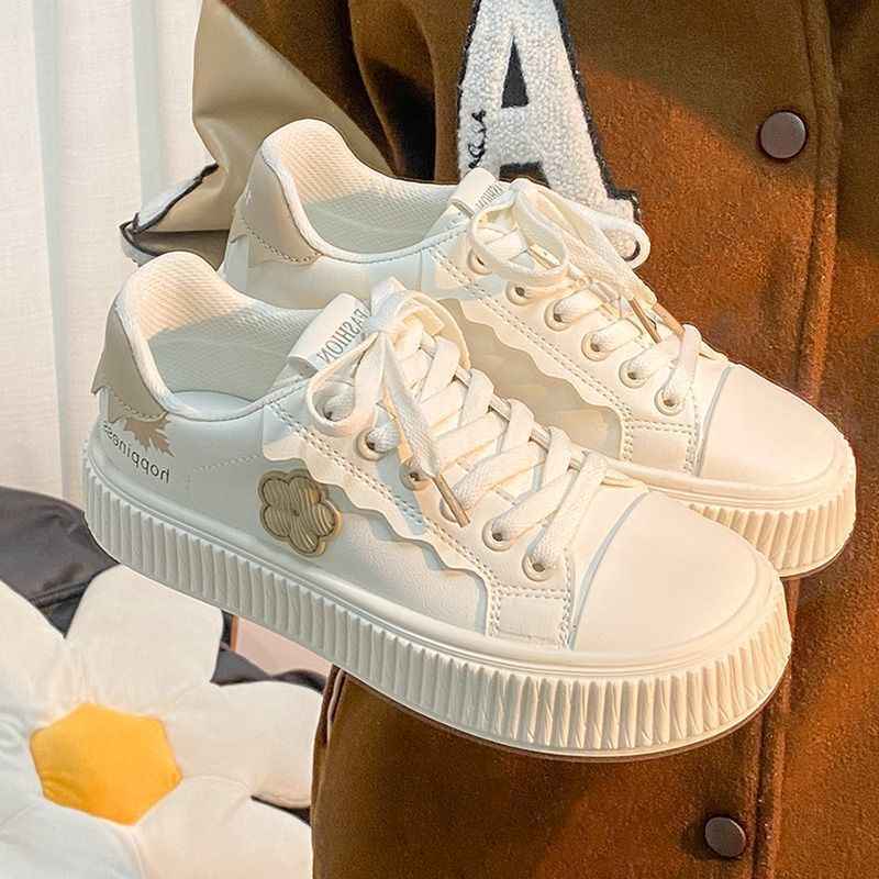 Floral Patch Platform Sneakers-footwear > sneakers-Laventaire-Laventaire
