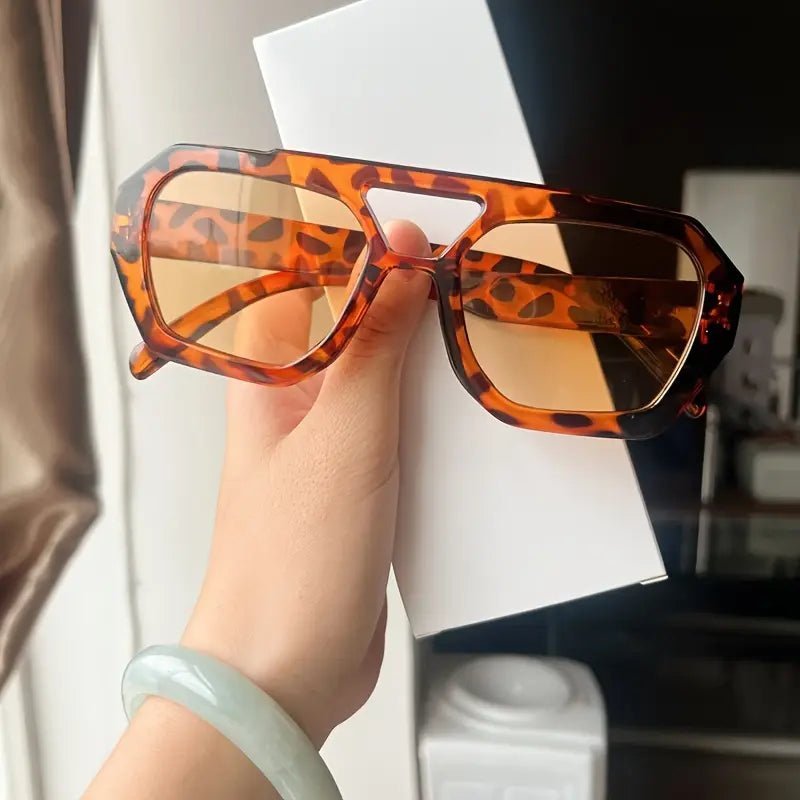 Oversized Tortoiseshell Sunglasses-accessories > sunglasses > oversized sunglasses-Laventaire-Laventaire